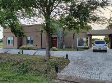 Casa · 200m² · 4 Ambientes · 1 Cochera · Casa Venta "La Asunción" Lujan