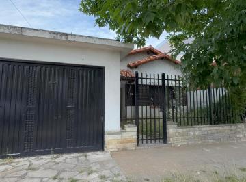 Casa · 90m² · 4 Ambientes · 1 Cochera · Casa en Venta en Morón Sur - 2 Dorm. - Garaje y Fondo Verde