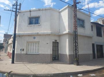 Casa · 165m² · 6 Ambientes · 1 Cochera · Casa en Venta