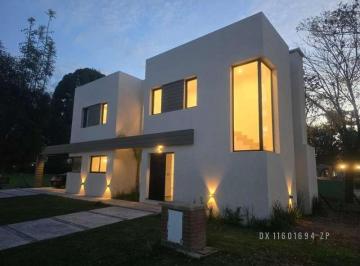 Casa · 192m² · 5 Ambientes · 1 Cochera · Pilar - Casa Venta Usd 215.000
