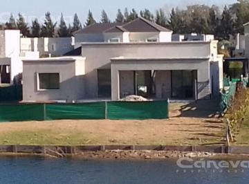 Casa · 181m² · 5 Ambientes · 2 Cocheras · Casa en San Matias Area 1