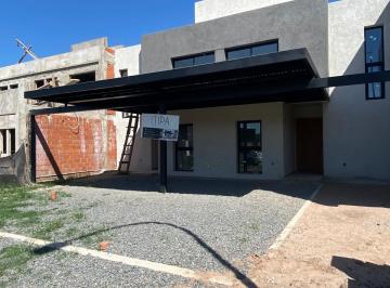 Casa de 6 ambientes, Córdoba · Vdo en La Luisita Exclusivo Barrio Duplex 3 Dorm. C / Patio y Galeria