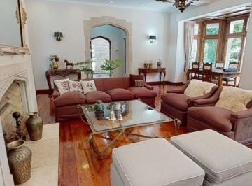 Casa · 860m² · 10 Ambientes · 2 Cocheras · Importante y Amplia Residencia Totalmente Reciclada Sobre 4 Lotes Los Troncos