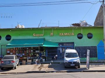 Local comercial · 400m² · Vende 2 (Dos) Locales Comerciales Sobre Av 893.