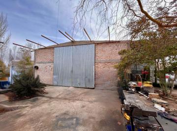 Bodega-Galpón · 200m² · 2 Dormitorios · Casa a Estrenar en Venta de 1 Dormitorio en Centenario
