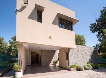 Casa · 203m² · 5 Ambientes · 2 Cocheras · Venta Casa en Roldan Barrio ‘’los Aromos’’