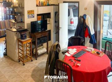 PH · 165m² · 4 Ambientes · 1 Cochera · PH Tipo Casa de 4 Ambientes Desarrollado en Dos Plantas