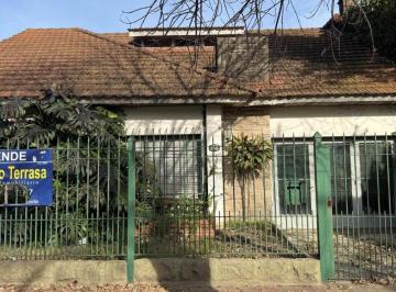 Casa · 120m² · 4 Ambientes · 1 Cochera · Chalet en Venta en R. Calzada