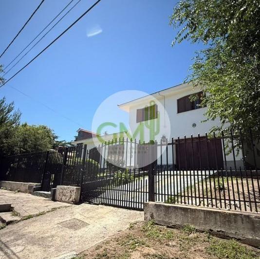 Casa · 250m² · 6 Ambientes · 2 Cocheras
