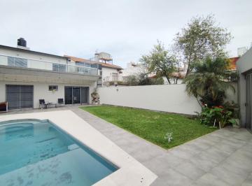 Casa · 327m² · 7 Ambientes · 2 Cocheras · Impecable Casa en Venta en Villa del Parque de 5 Dorm.