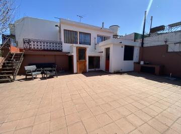 Casa · 174m² · 4 Ambientes · Casa - Terreno de 4 Ambientes en Paternal