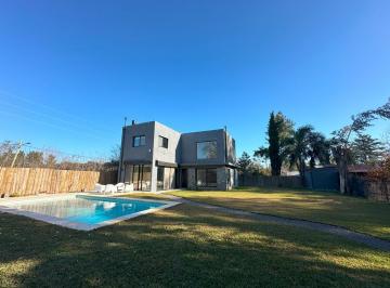 Casa · 93m² · 1 Ambiente · 1 Cochera · Alquiler Temporal por Día Locación 606 m² Escobar