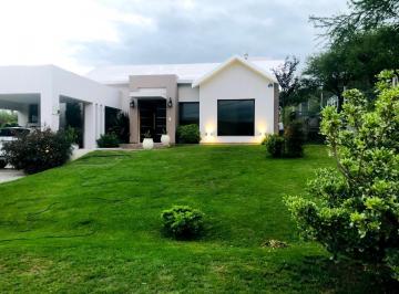 Casa · 175m² · 7 Ambientes · 2 Cocheras · Casa en Venta en Mayu Sumaj 3 Dorm.