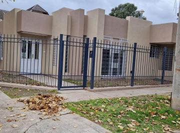 Casa · 123m² · 4 Ambientes · 1 Cochera · Venta Casa Castelar Norte - Apta Crédito