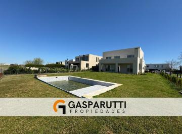 Casa · 231m² · 5 Ambientes · 4 Cocheras · Casa en Venta en El Cantón Golf con Pileta!