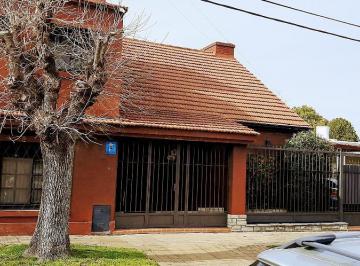 Casa de 5 ambientes, Almirante Brown · Adrogue, Rippamonti 100 Hermoso Chalaet y Amplia Casa 4 Amb. Picina