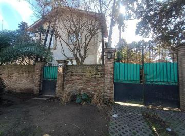Casa · 185m² · 5 Ambientes · 3 Cocheras · Venta Chalet Ituzaingo