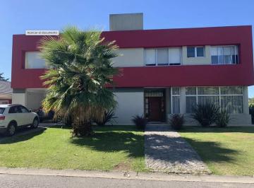 Casa · 800m² · 5 Ambientes · 2 Cocheras · Casa en Venta