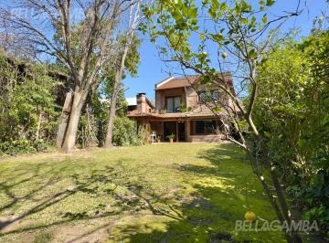 Casa · 227m² · 5 Ambientes · 3 Cocheras · Casa Venta La Lucila 5 Ambientes Jardin Cochera