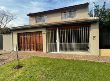 Casa · 134m² · 3 Ambientes · 1 Cochera · Chalet de 3 Ambientes en Venta