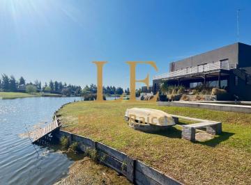 Casa · 288m² · 6 Ambientes · 4 Cocheras · Venta Casa en El Cazal - a La Laguna