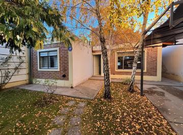 Casa · 150m² · 5 Ambientes · 1 Cochera · Casa en Arévalo