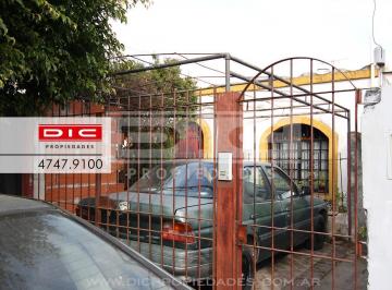 PH · 51m² · 3 Ambientes · 1 Cochera · PH Al Medio P/reciclar, Muy Linda Zona. Ideal Inversor. Escucha Ofertas!
