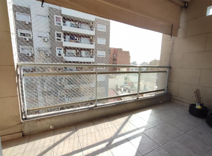 Excelente 2amb con Balcón y Cochera