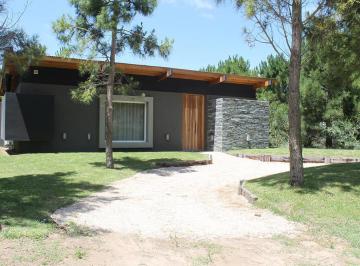 Casa · 200m² · 5 Ambientes · Casa - Costa Esmeralda