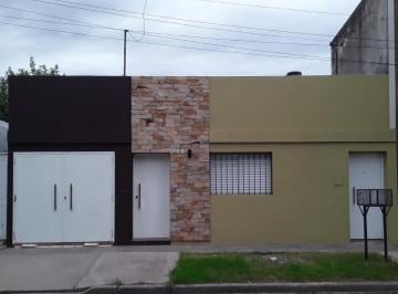 Casa · 150m² · 3 Dormitorios · 1 Cochera · Casa de Tres Dorm. Cercana a Av Peñaloza