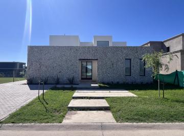 Casa · 223m² · 7 Ambientes · Venta Casa 4 Dorm. en Santa Ana