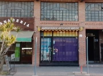 Casa de 9 ambientes, Malvinas Argentinas · Venta en Block 3 Dptos, 2 Casas y 2 Locales