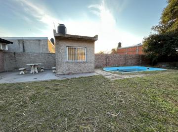 Casa de 5 ambientes, Alvear · Casa con Pileta Arbilla 1, Alvear