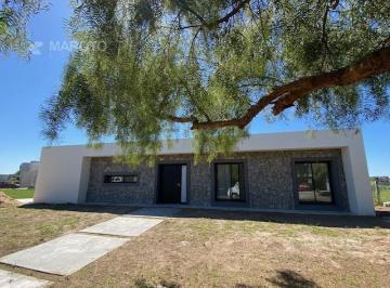 Casa de 4 ambientes, Escobar · Casa en Venta en Barrio El Canton Norte - Maroto Propiedades