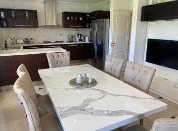 Casa · 438m² · 7 Ambientes · Casa - Alquiler Temporal - Venta