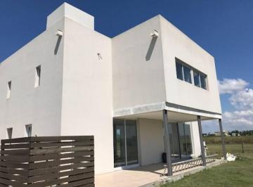 Casa · 200m² · 2 Dormitorios · Casa en Venta en El Canton - Maroto Propiedades