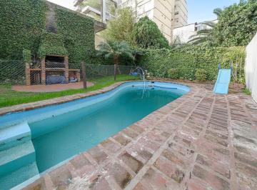 Casa · 157m² · 4 Ambientes · 2 Cocheras · Venta Casa de Cuatro Ambientes con Parrilla y Pileta en Vicente Lopez