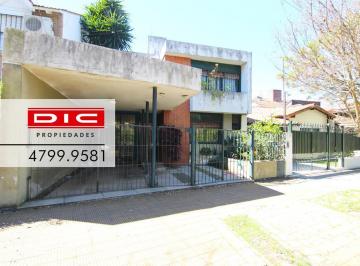 Casa · 319m² · 4 Ambientes · 2 Cocheras · Casa 4 Ambientes con Jardin Piscina Venta La Lucila