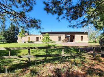 Casa · 250m² · 6 Ambientes · 2 Cocheras · Casa en Venta Y/o Alquiler en El Malacate Vista Abierta a Cancha de Polo 4 Dorm Pileta