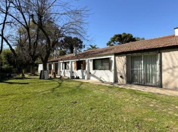 Casa · 270m² · 6 Ambientes · 1 Cochera · Casa en Parque Leloir en Venta