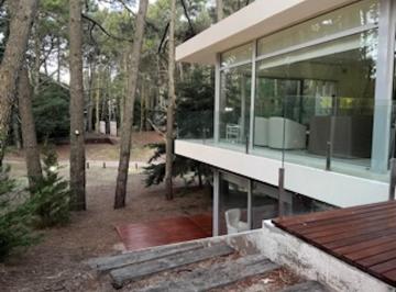 Casa de 4 ambientes, Mar de las Pampas · Alquiler Casa Luminosa de Diseño, Mar de Las Pampas, Cerca del Centro / Playas
