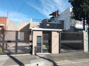 Casa de 4 ambientes, Morón · Casa 6 Ambientes con Cochera Villa Sarmiento Zona Ward