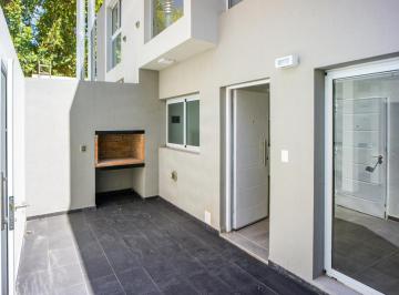 Patio seco con parrillero · Venta - Casa de Pasillo 2 Dorm. a Estrenar - Arroyito, Rosario.