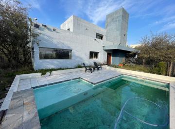 Casa · 233m² · 2 Dormitorios · 2 Cocheras · Casa en Venta - Molinos de Viento