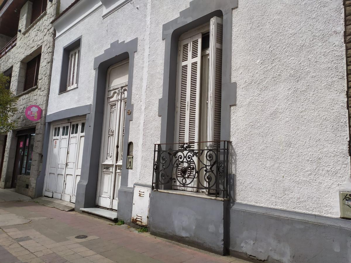 Casa a demoler o reciclar, 300m², 4 baños, 1 cochera, ideal constructores