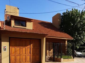 Casa · 200m² · 4 Ambientes · 1 Cochera · Casa - Victoria