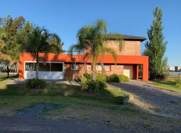 Casa · 557m² · 4 Dormitorios · 2 Cocheras · Casa en Haras del Sur I, La Plata