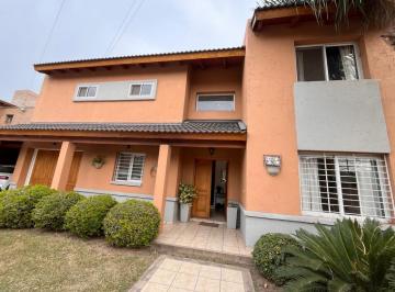 Casa · 208m² · 4 Ambientes · 2 Cocheras · Casa en Bº Cañitas