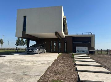 Casa · 200m² · 4 Ambientes · 2 Cocheras · Casa en Venta en Canning Barrio San Lucas