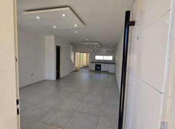 Casa · 130m² · 3 Ambientes · 1 Cochera · Triplex en Venta 3 Ambientes, Patio y Cochera, San Justo.